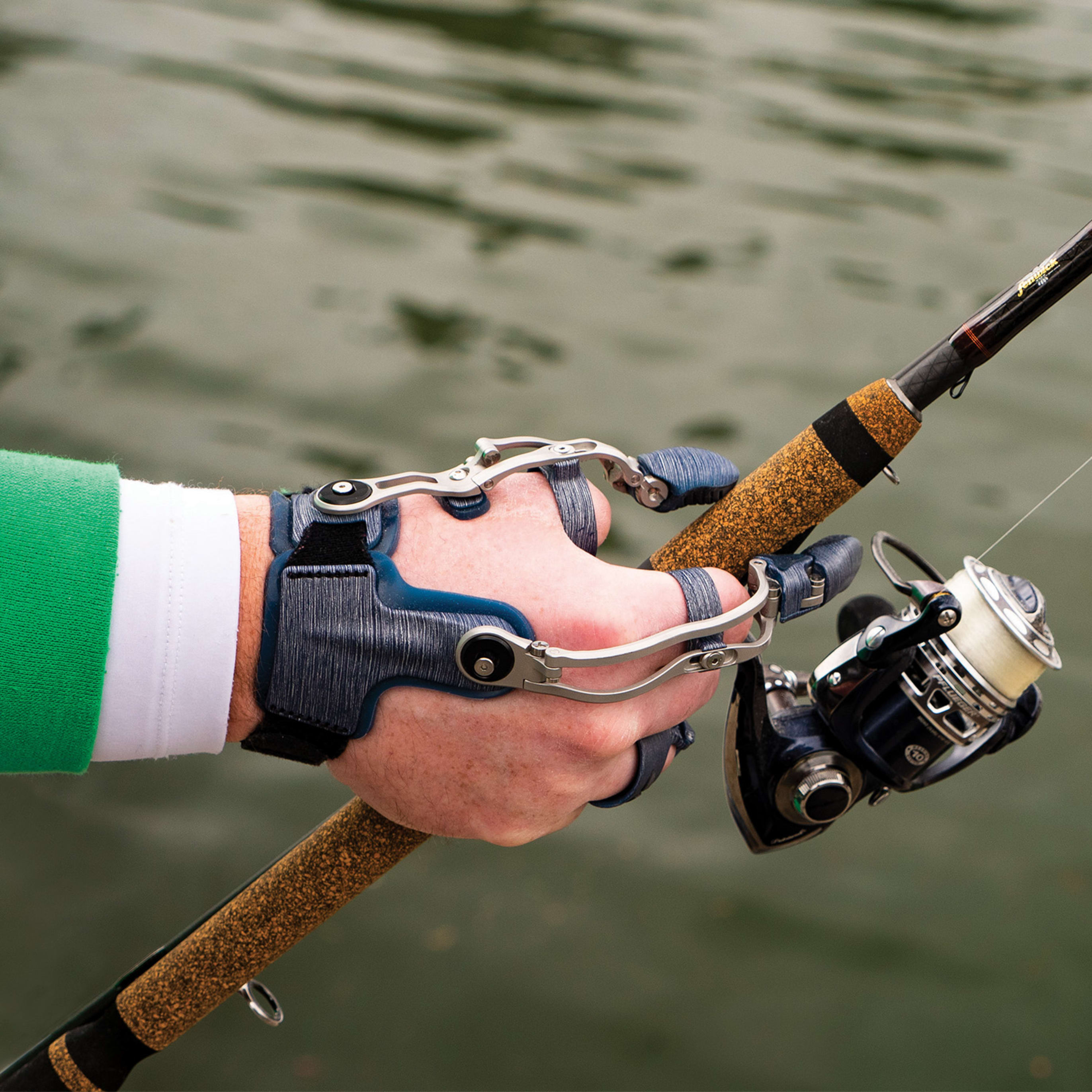 NP_PIP_MCP_Thumb_Fishing_Matt_Lifestyle_13
