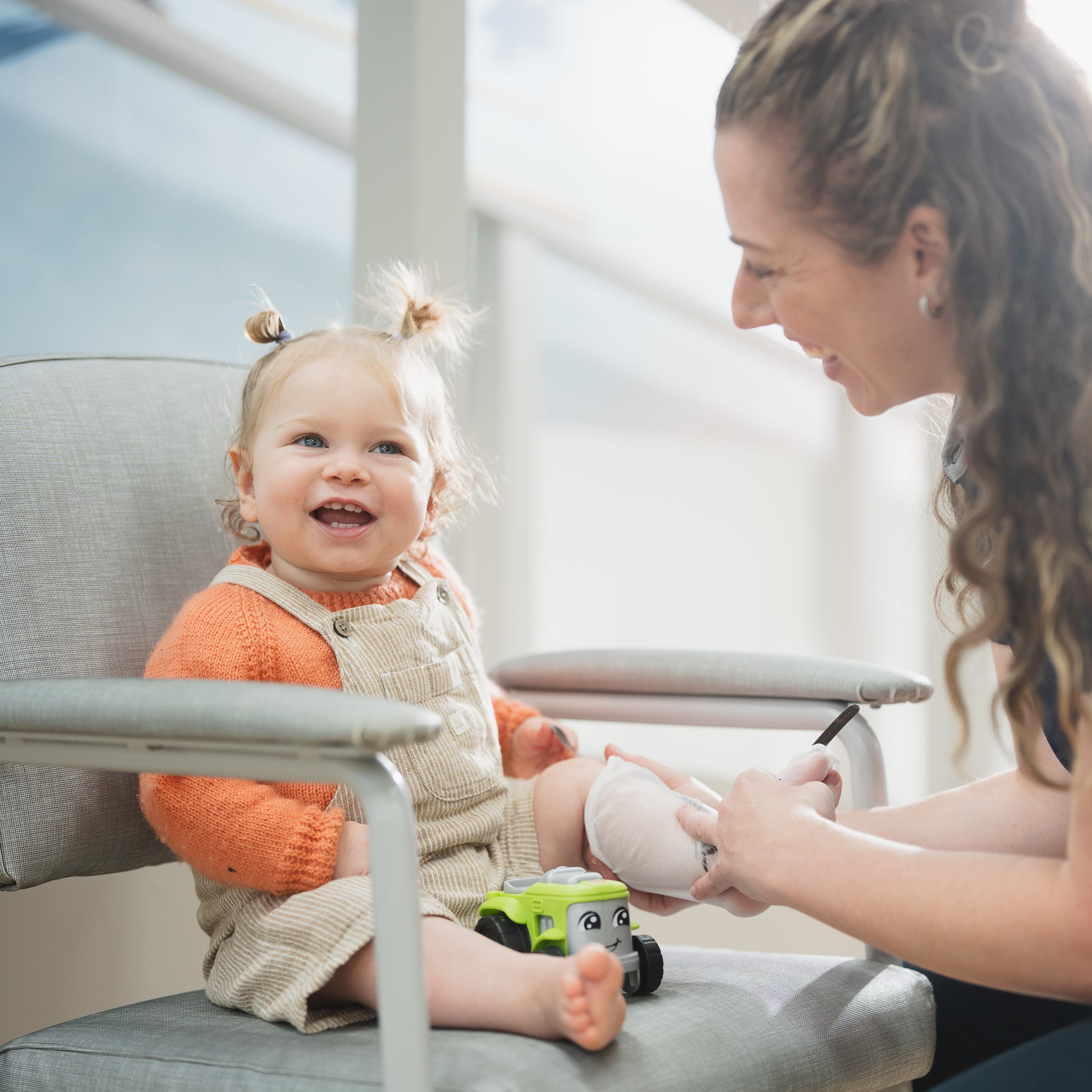 Orthotics-Ellen-with-Kid_Lifestyle-Image_01