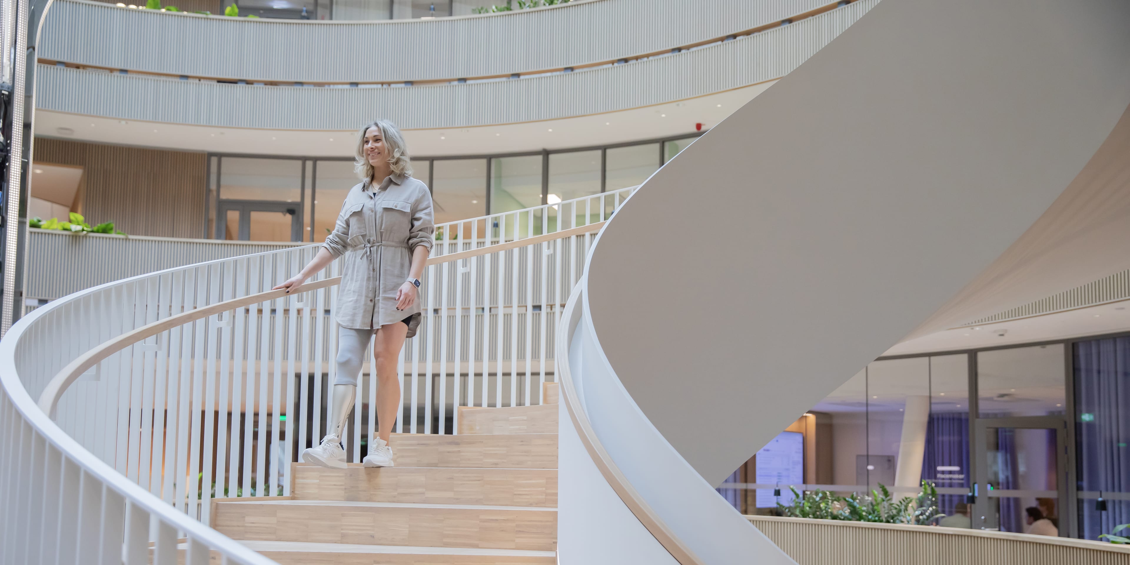 FM_LL-BK_Rebecka_Stairs_Lifestyle-Image_03