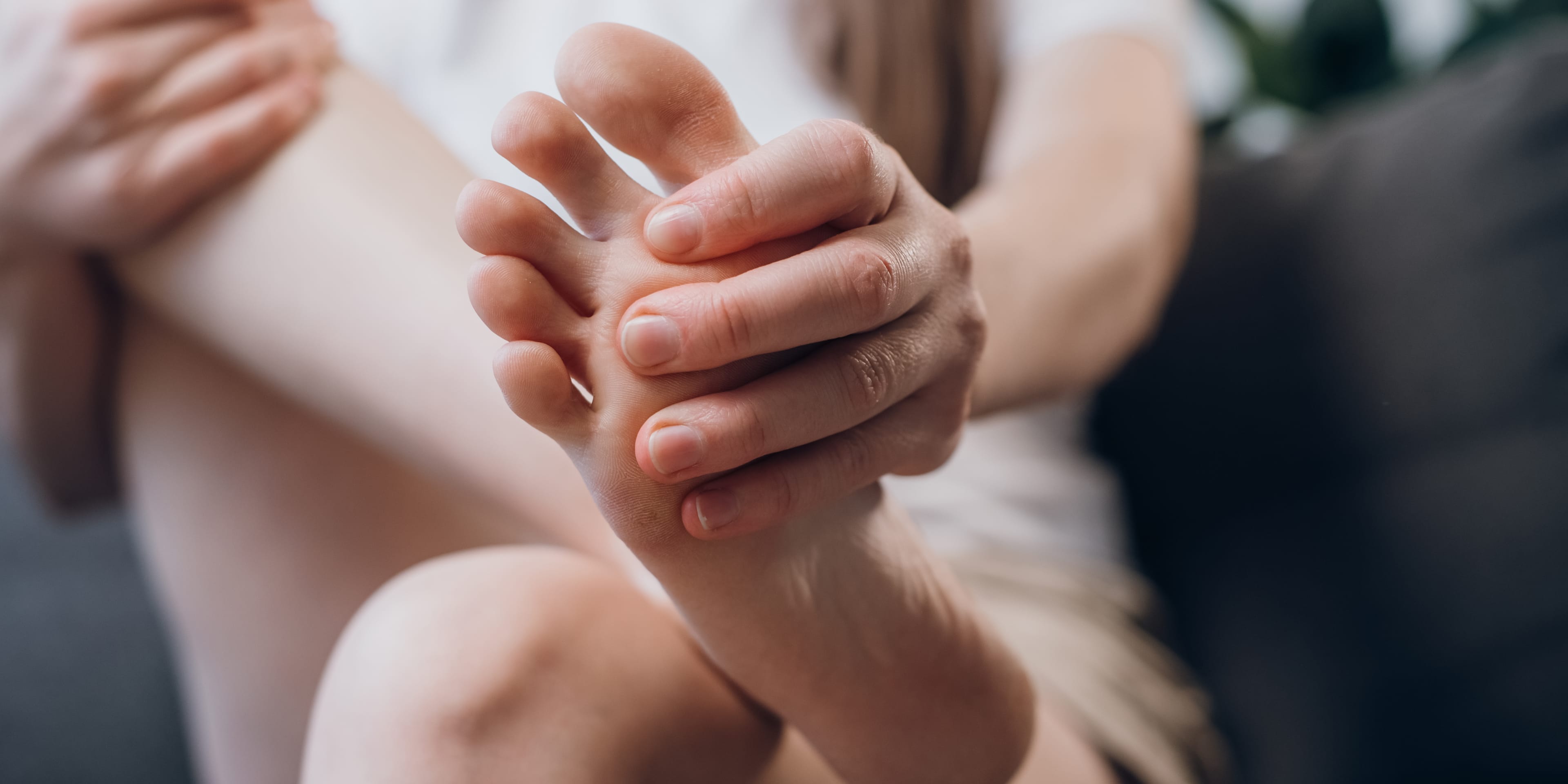 AdobeStock_546190775_feet_mortons
