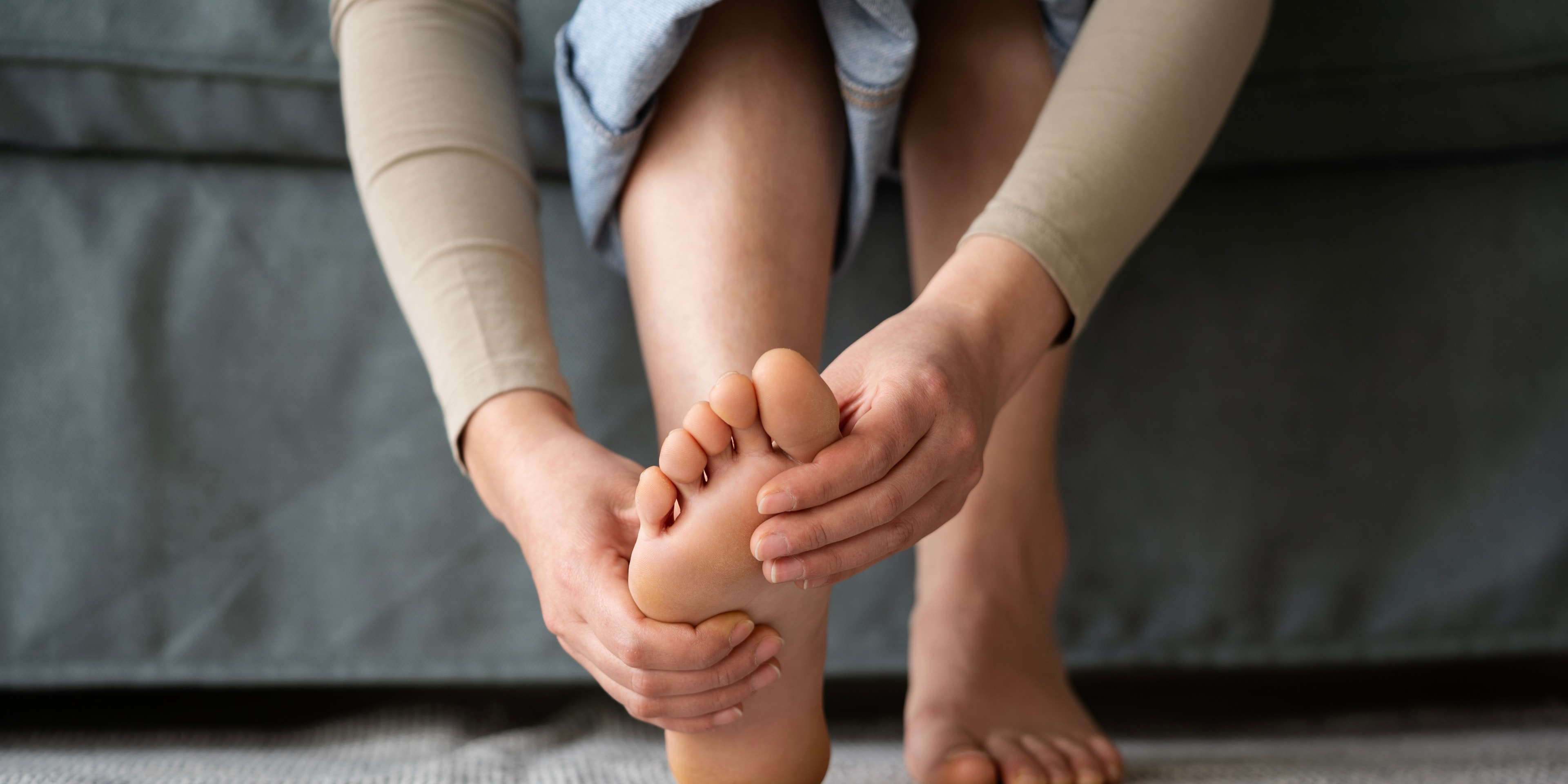 AdobeStock_1357493890_hallux_rigidus_feet