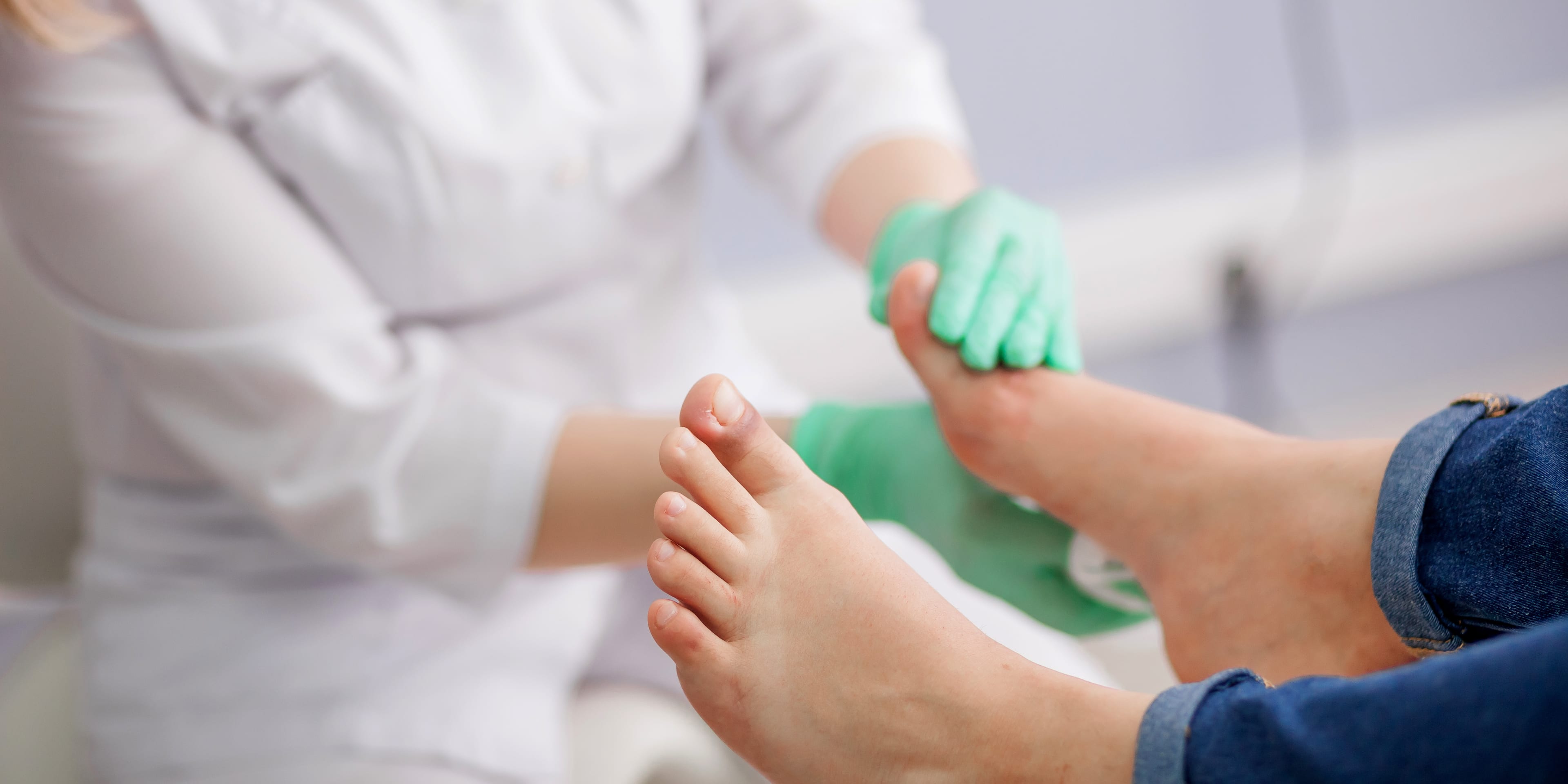 AdobeStock_208663272_feet