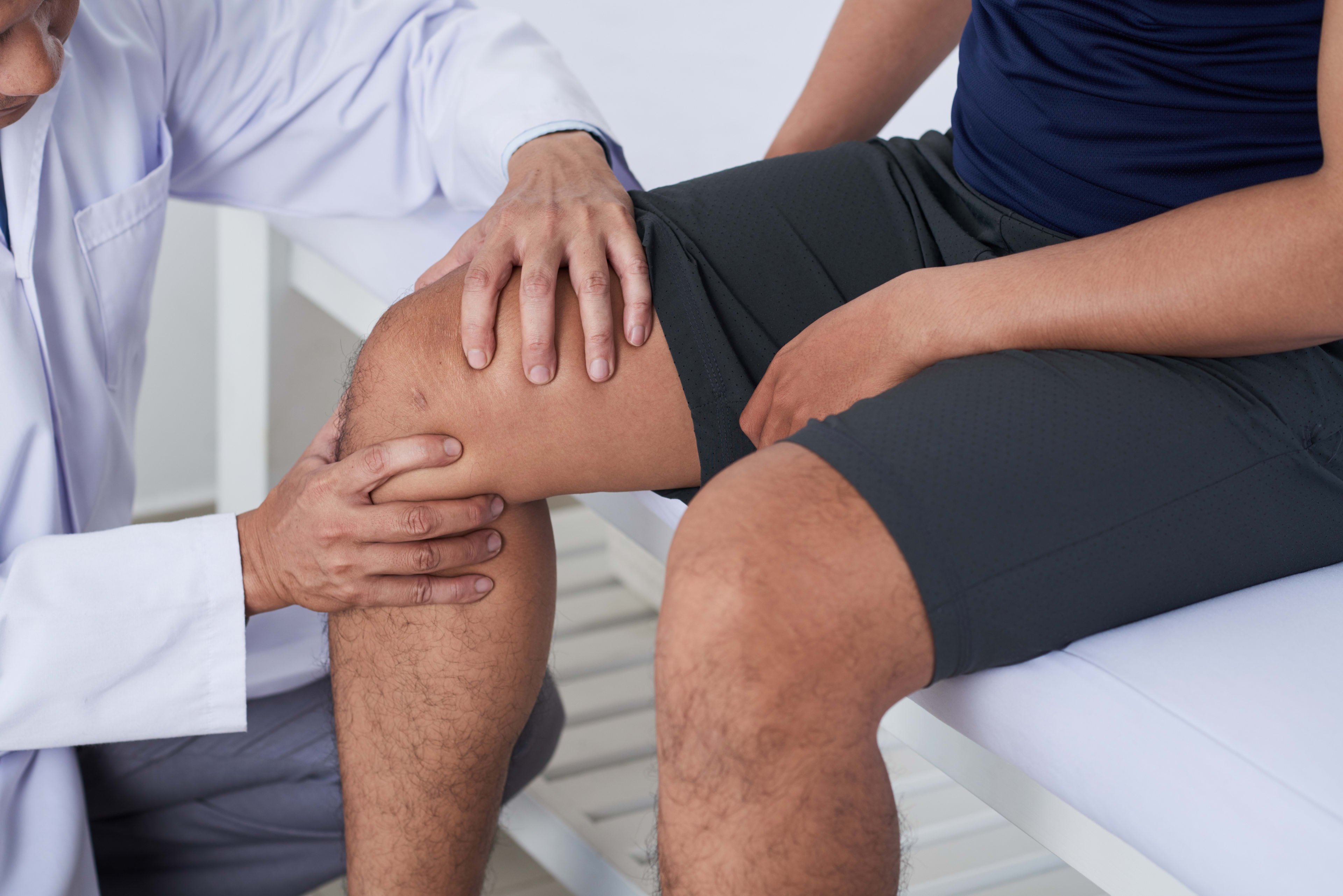 AdobeStock_187860450_knee_bra_atros_ledband