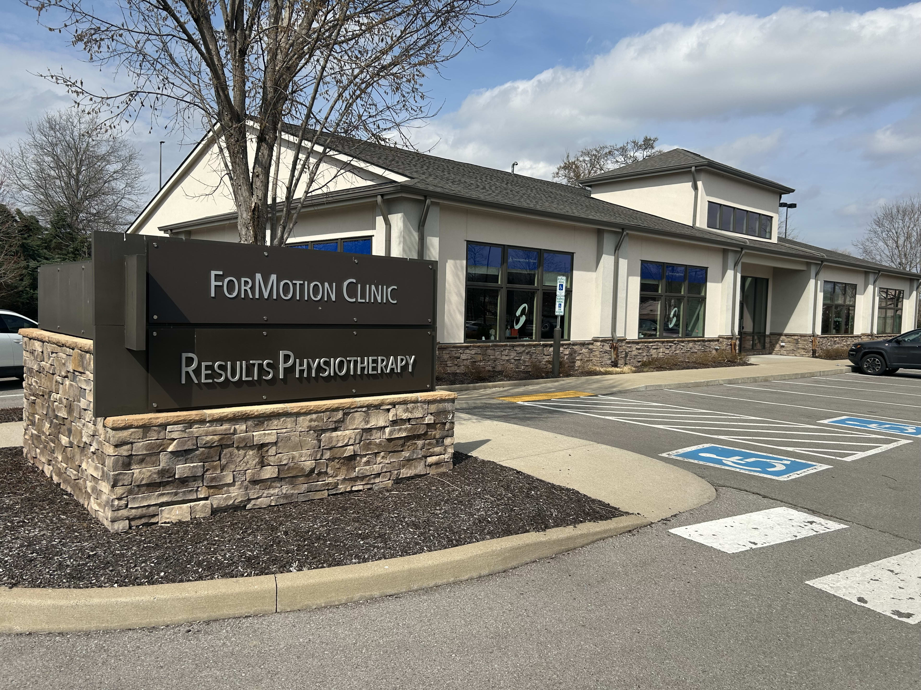 Nashville_Exterior_ForMotion-Clinic-Lifestyle-Image