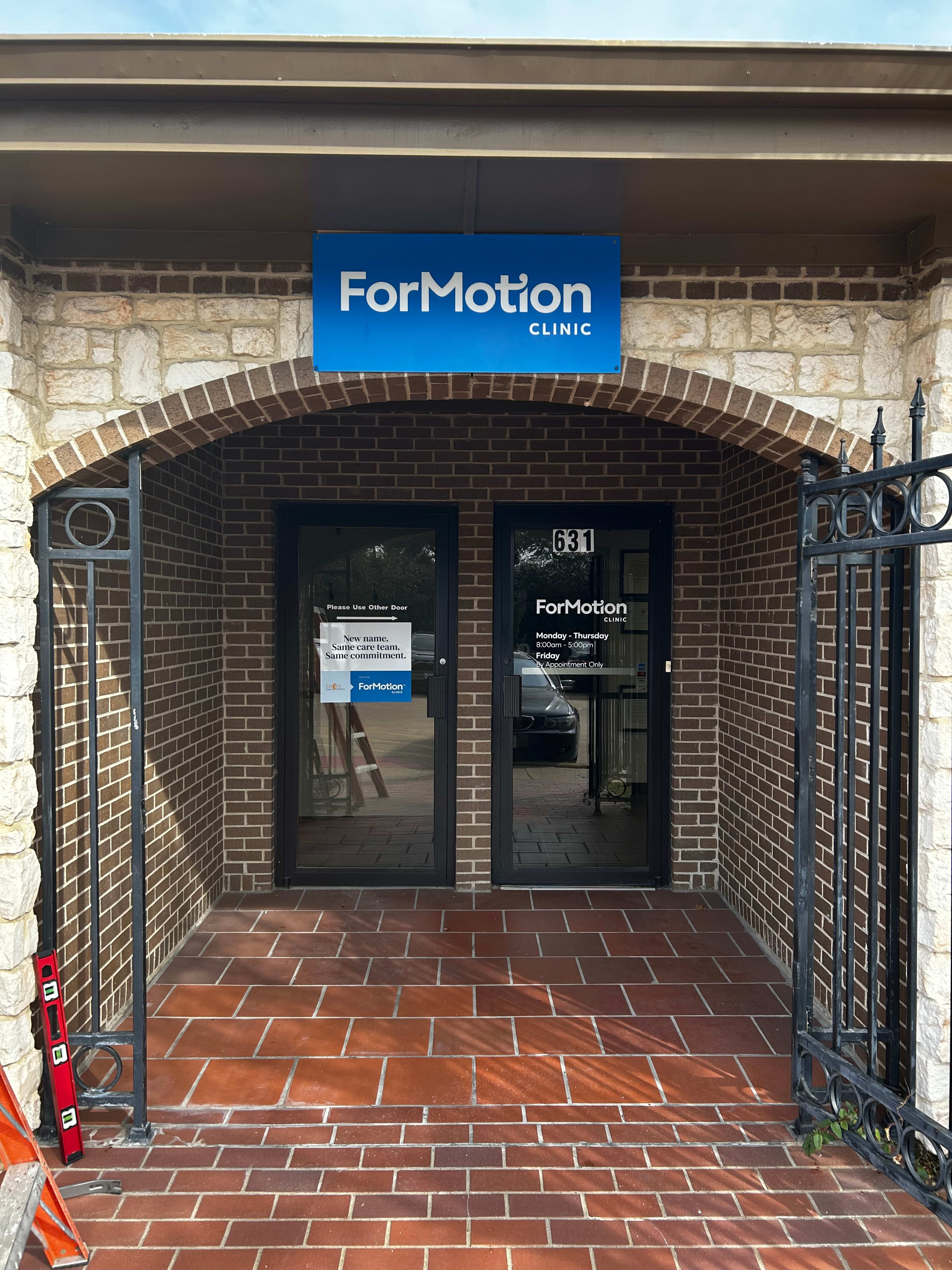 Arlington_Exterior_ForMotion-Clinic-Lifestyle-Image