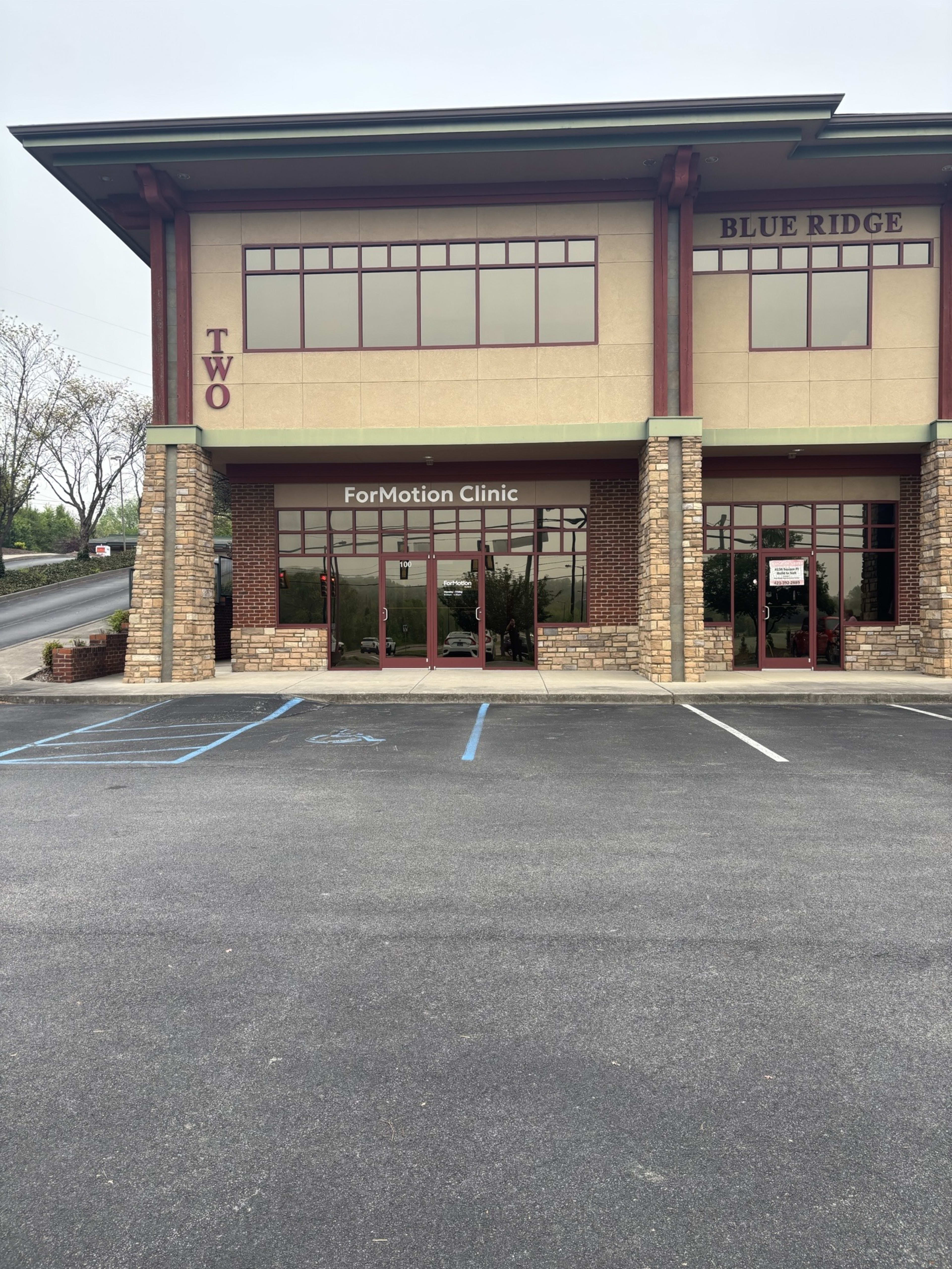 Kingsport_Exterior_ForMotion-Clinic-Lifestyle-Image