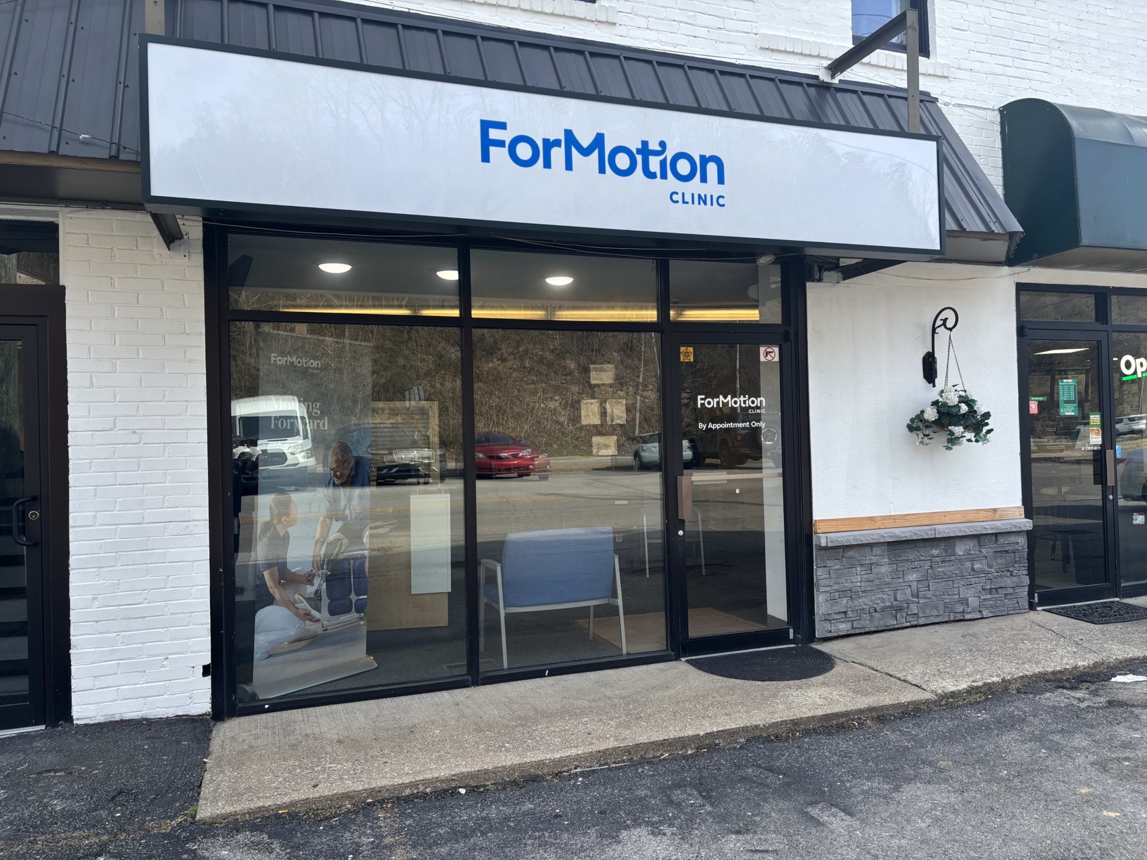 Pikeville_Exterior_ForMotion-Clinic-Lifestyle-Image
